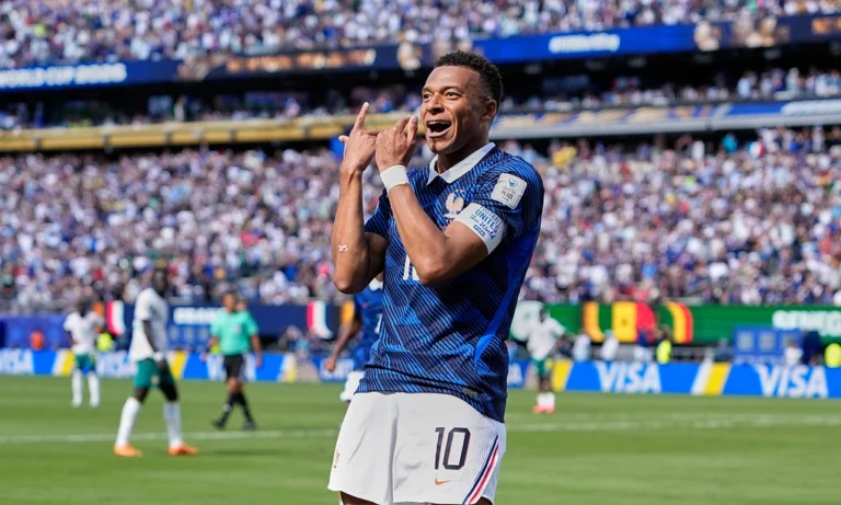 Vì sao Mbappe 'thổi sáo' mừng bàn thắng ở World Cup?