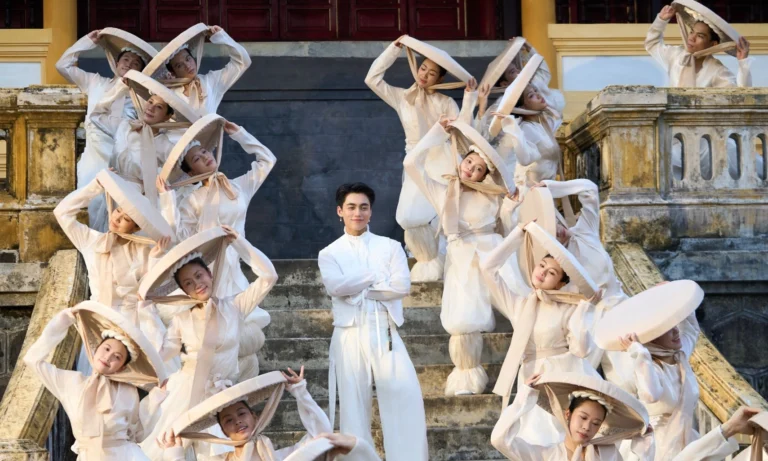 Mono đưa nét Huế vào MV 'Công tử văn thơ'