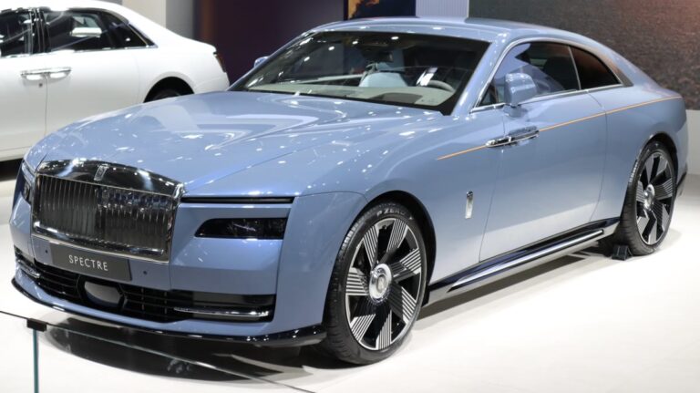 Rolls-Royce Spectre: khi xe điện không còn là công nghệ, mà là sự yên tĩnh