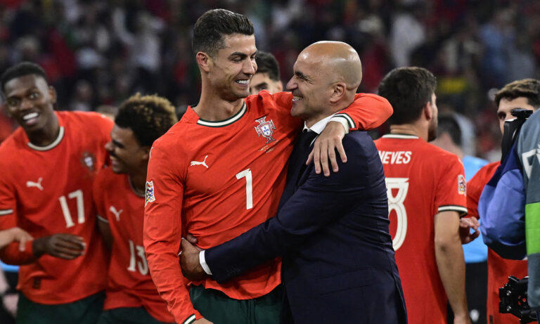 HLV tuyển Bồ Đào Nha đàm phán dẫn dắt Ronaldo ở Al Nassr