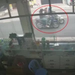 Người mẹ bị điều tra sau khi bán dây chuyền giúp con