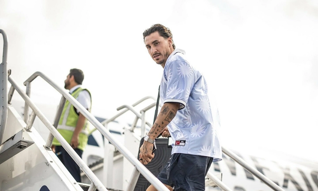 Đội trưởng Jose María Gimenez cùng tuyển Uruguay lên máy bay từ Cancun (Mexico) sang Miami (Mỹ) ngày 14/6/2026. Ảnh: Seleccion Uruguay
