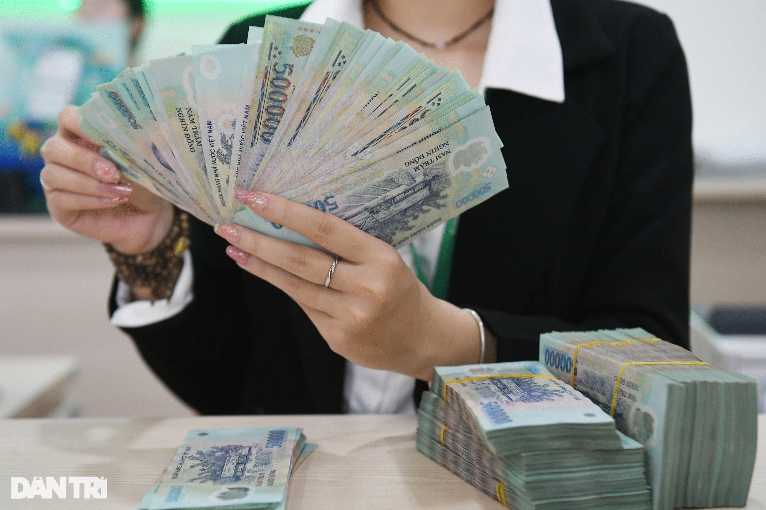 Kỷ lục mới: Người dân gửi hơn 10,5 triệu tỷ đồng vào hệ thống ngân hàng