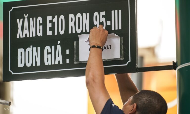 Giá xăng tăng, dầu giữ nguyên