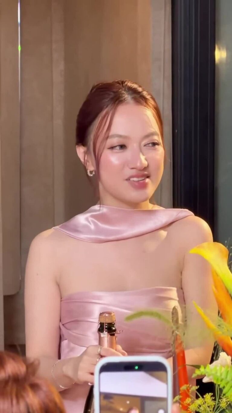 Xuân Nghi làm tiệc độc thân bên dàn 'Chị đẹp'