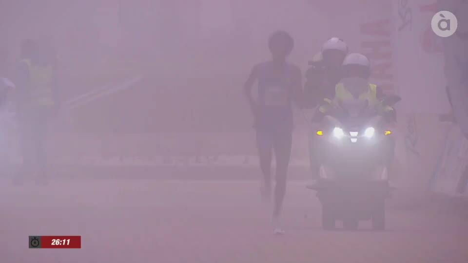 VĐV chạy marathon sub2 được công nhận kỷ lục thế giới 10km