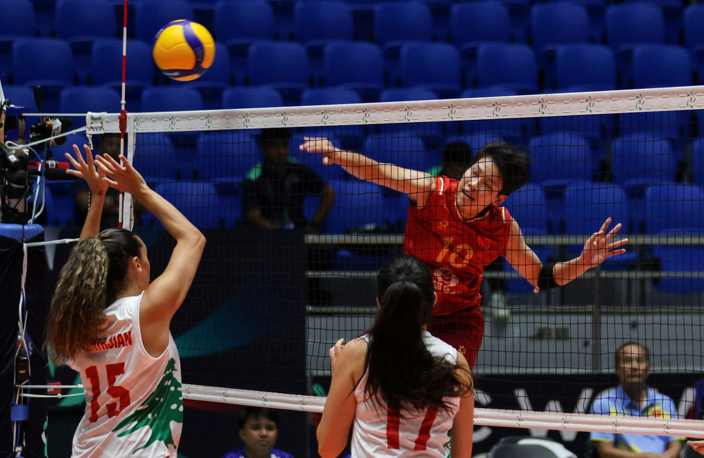 Phụ công Lê Như Anh dễ dàng ghi điểm giúp bóng chuyền nữ Việt Nam thắng Lebanon 3-0 ở trận ra quân bảng B Giải bóng chuyền nữ châu Á - AVC Cup 2026, sáng 6/6 tại Philippines. Ảnh: AVC