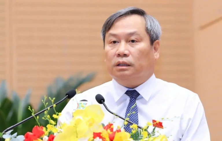 Chủ tịch Hà Nội giải thích việc thu hẹp diện hỗ trợ đổi xe máy xăng
