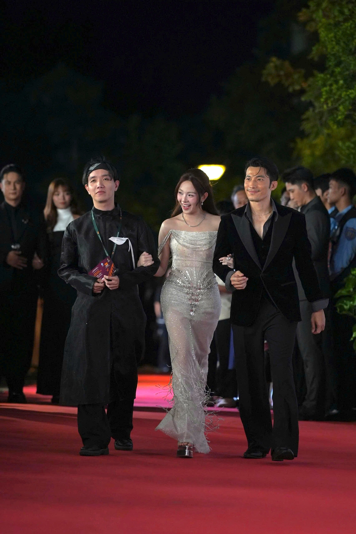 Êkíp phim Bẫy tiền từ trái qua: đạo diễn Oscar Dương, diễn viên Tam Triều Dâng và Liên Bỉnh Phát.