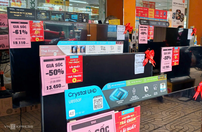 Người tiêu dùng tìm mua hàng giảm giá mùa World Cup