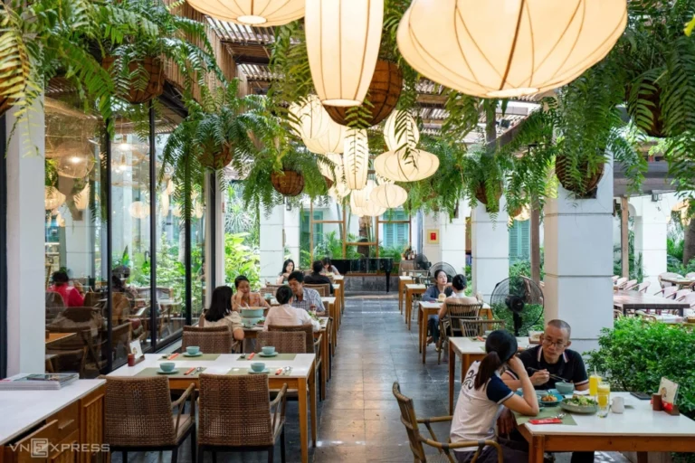 Các nước thu tiền bản quyền âm nhạc từ quán cà phê, nhà hàng khác Việt Nam ra sao?