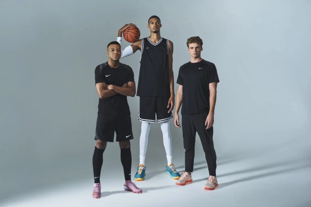 Lần lượt từ trái sang phải: Kylian Mbappe, Victor Wembanyama và Leo Marchand, trong buổi chụp ảnh cho hãng Nike vào tháng 7/2025. Ảnh: Nike