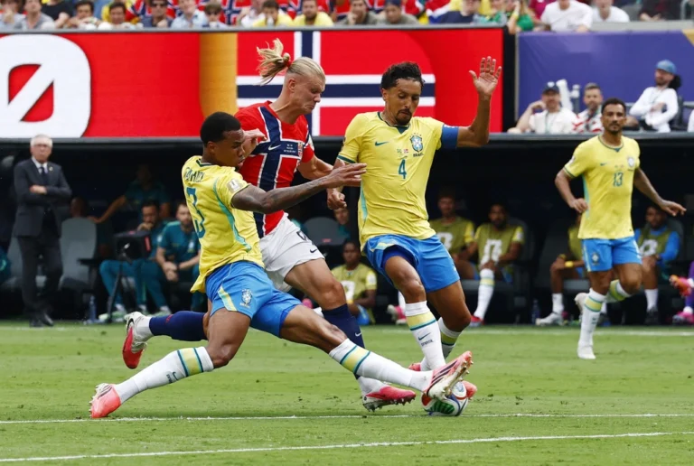 HLV Na Uy: 'Hai trung vệ Brazil run rẩy trước Haaland'