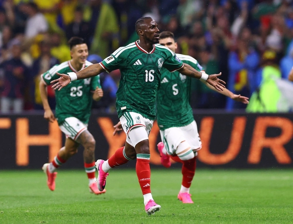 Tiền đạo Julian Quinones mừng bàn mở tỷ số cho Mexico trong chiến thắng trước Ecuador ở vòng 1/16 World Cup 2026 trên sân Azteca, Mexico City (Mexico) ngày 30/6/2026. Ảnh: Reuters