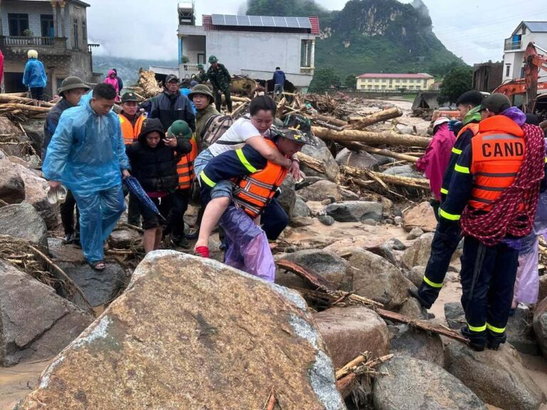 Lai Châu chạy đua tìm kiếm nạn nhân lũ quét