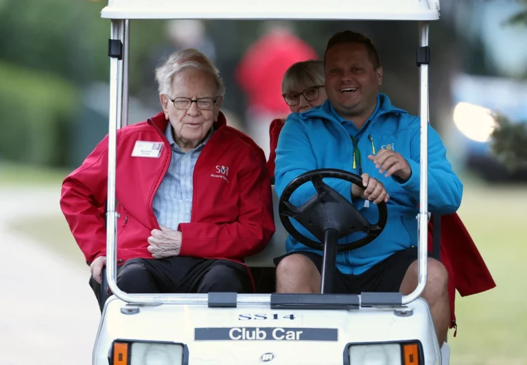 Warren Buffett: 'Tôi là một trong 10 người may mắn nhất thế giới'
