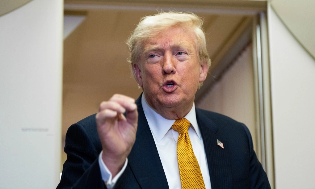 Ông Trump bỏ kế hoạch thu phí qua eo biển Hormuz