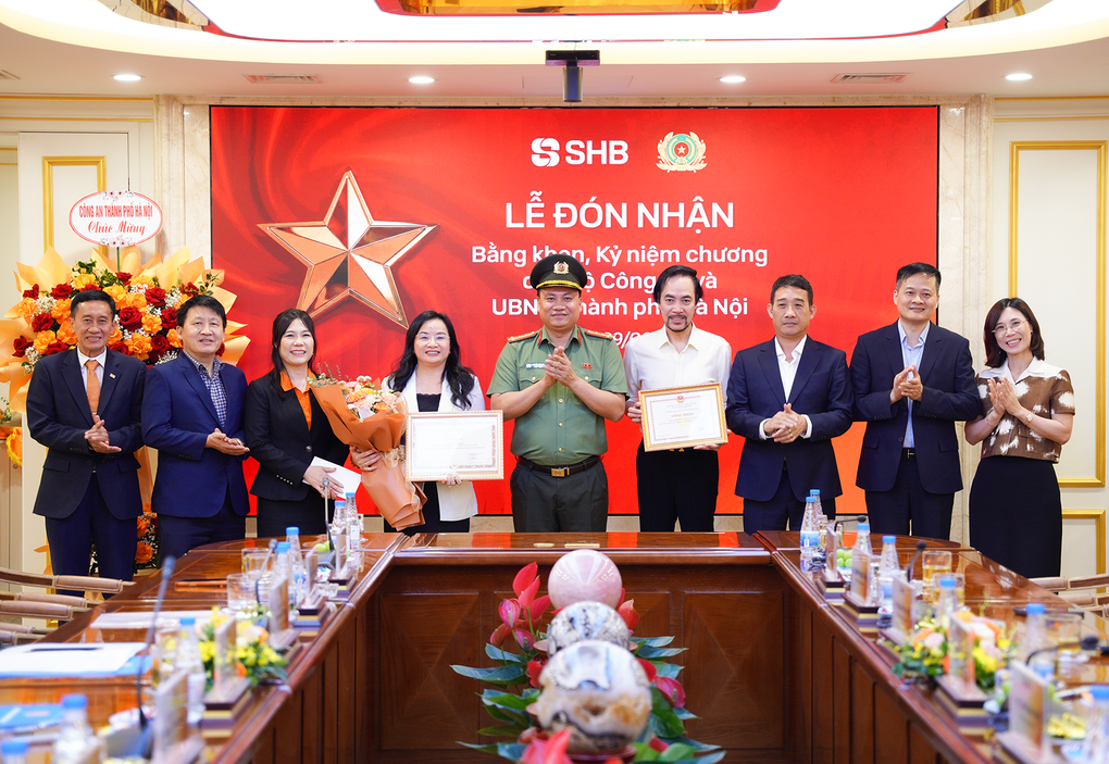 SHB nhận Bằng khen của Bộ Công an vì những thành tích xuất sắc trong phong trào Toàn dân bảo vệ an ninh Tổ quốc. Ảnh: SHB