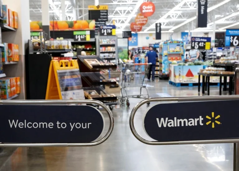 Walmart tổ chức tour tham quan siêu thị cho fan World Cup