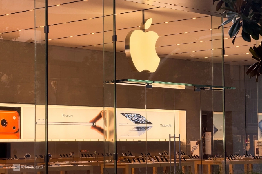 Logo Apple tại một Apple Store ở California, Mỹ, tháng 5/2026. Ảnh: Lưu Quý, Thanh Xuân