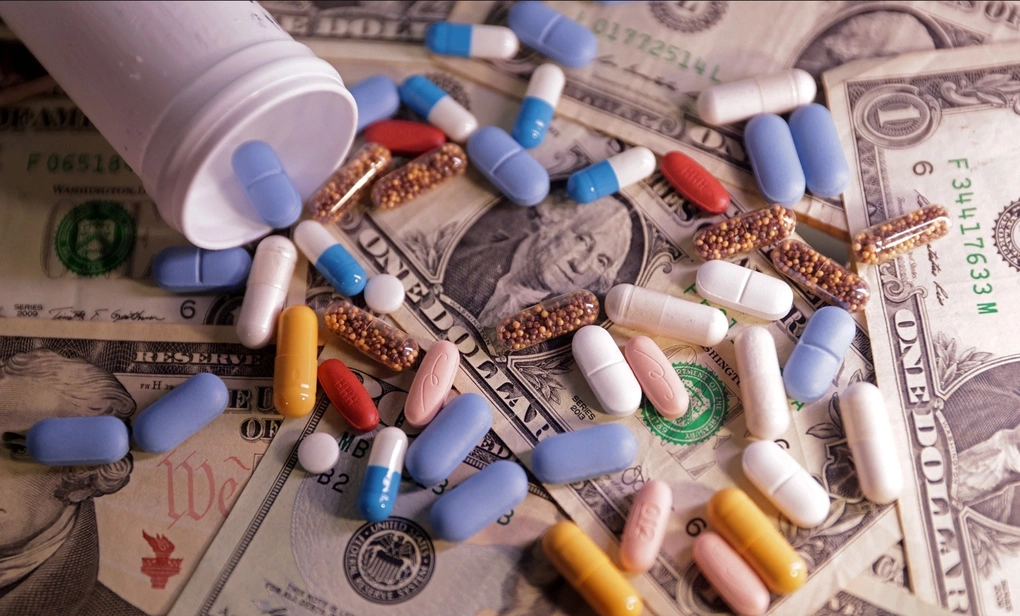 Mỹ sắp áp thuế tới 200% với dược phẩm nhập khẩu. Ảnh: Reuters