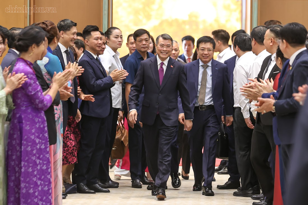Thủ tướng Lê Minh Hưng đến dự với cộng đồng doanh nghiệp. Ảnh: VGP