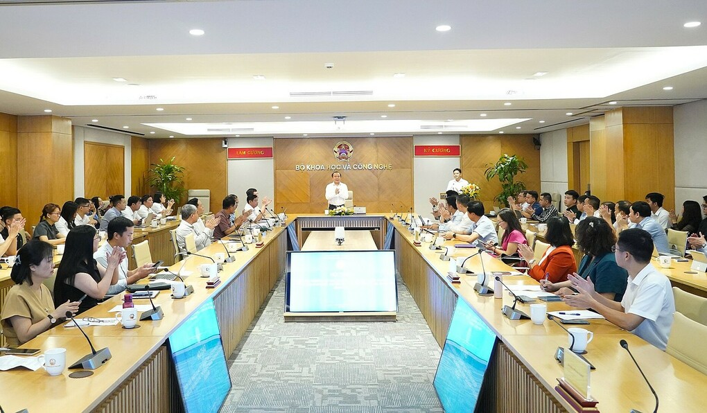 Bộ trưởng Vũ Hải Quân và các đại biểu tham dự hội thảo. Ảnh: MST
