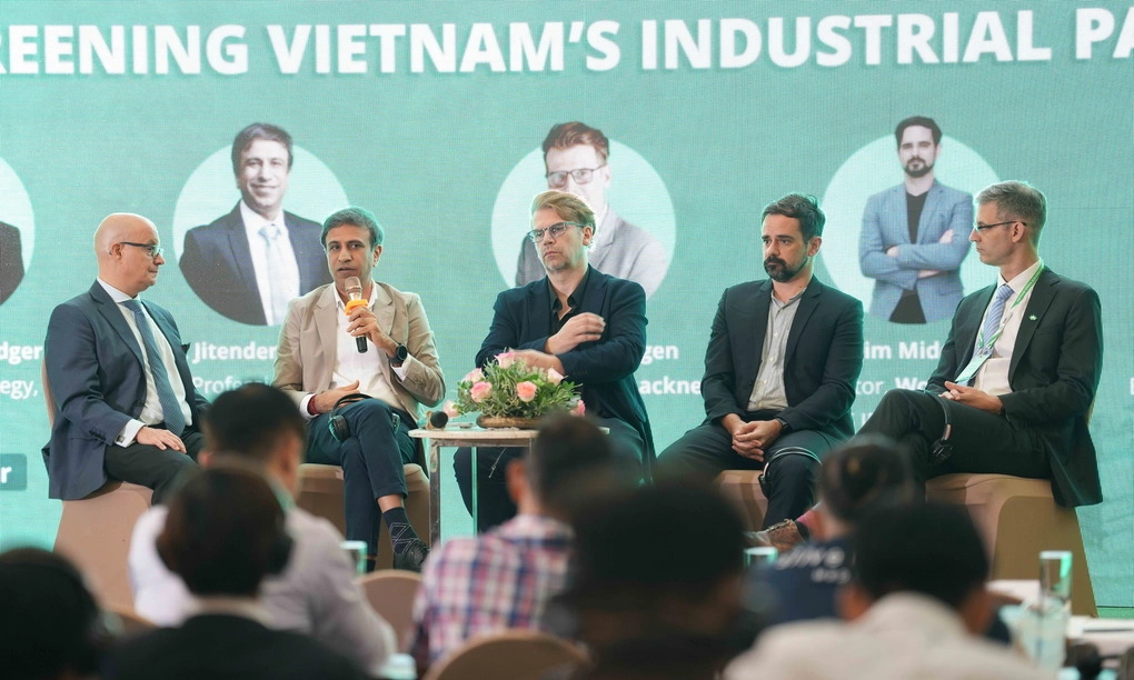 Các chuyên gia thảo luận tại hội thảo sáng 7/7. Ảnh: VGBC