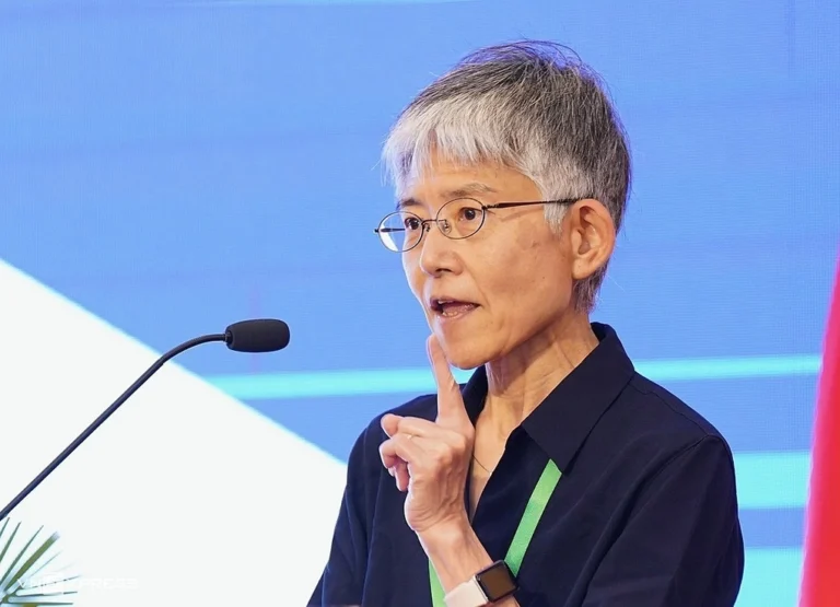 'AI không thay thế nhưng đòi hỏi con người nâng cấp kỹ năng'