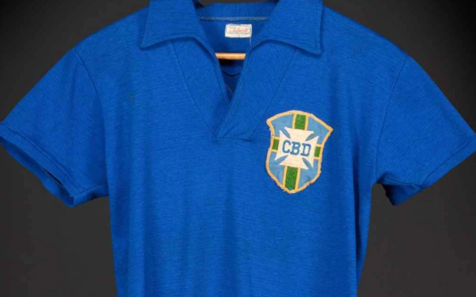 Chiếc áo Pele mặc trong trận chung kết World Cup 1958. Ảnh: Sothebys
