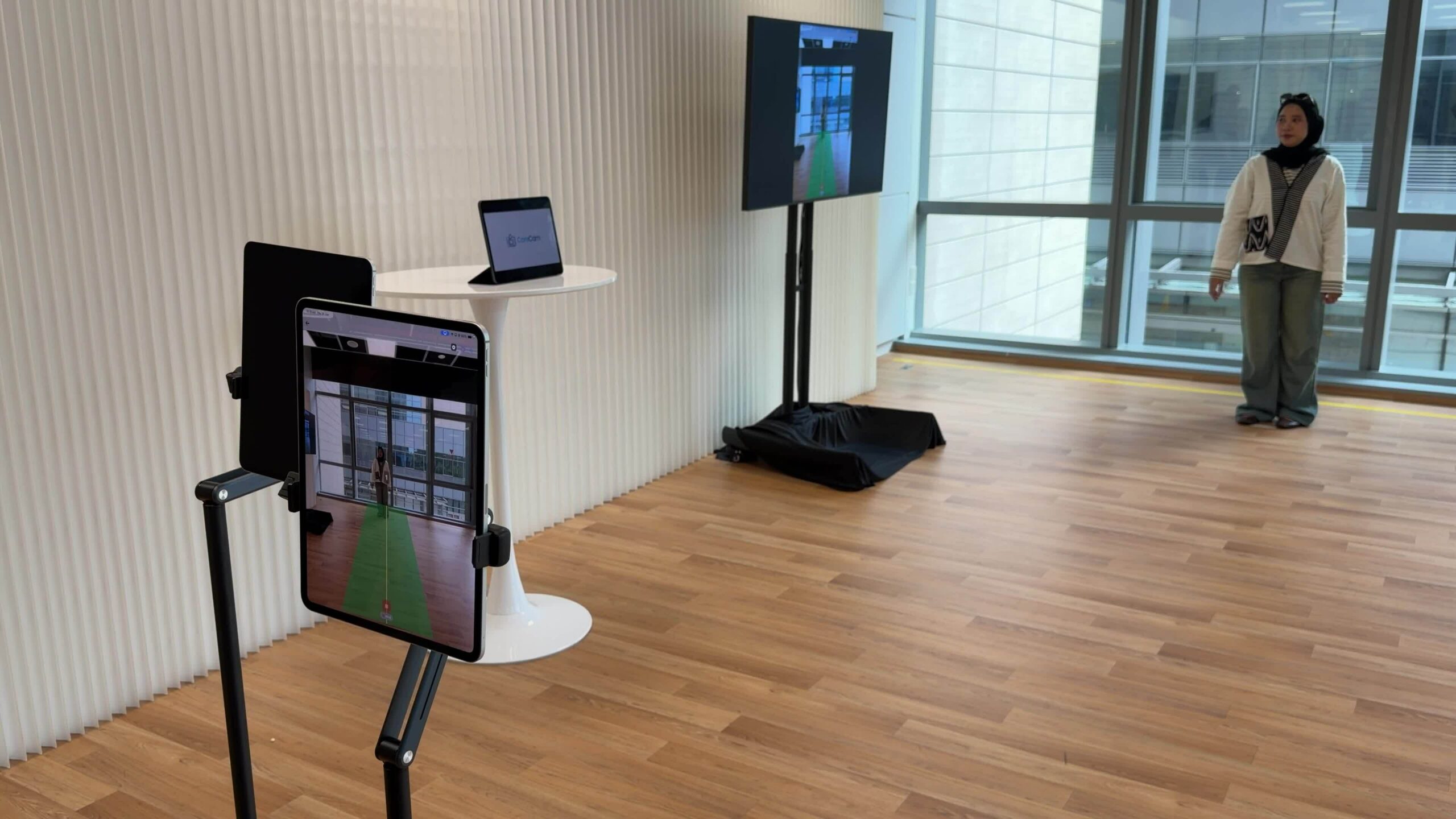 Quá trình phân tích bước đi của CareCam bằng iPad Pro. Video: Hoàng Ngân