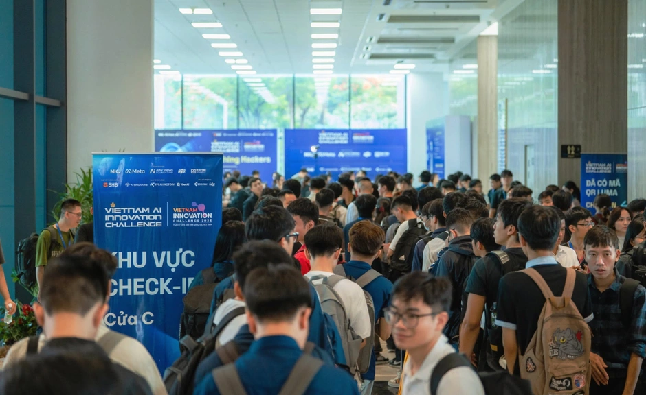 Hàng nghìn thí sinh đến từ hơn 300 đội thi có mặt tại chung kết VAIC 2026. Ảnh: SHB