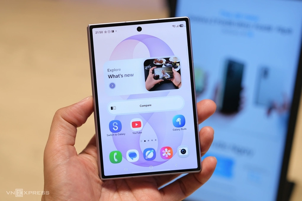 Loạt điện thoại Z Fold8, Z Flip8 đều đã áp dụng công nghệ pin silicon-carbon. Ảnh: Tuấn Hưng