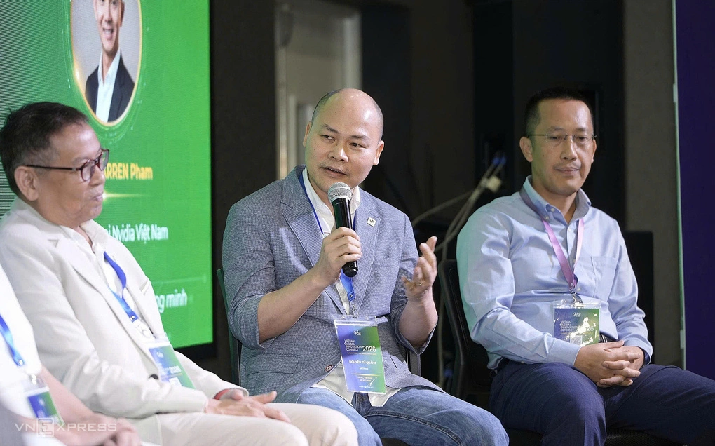 Ông Nguyễn Tử Quảng, CEO Bkav, trao đổi tại sự kiện sáng 29/7. Ảnh: An Phương