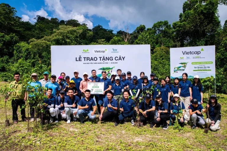 Vietcap tiếp tục tặng 8.000 cây xanh trong Go Green Go Up 2026