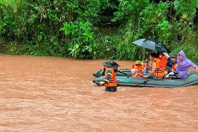 Lũ lên nhanh, hơn 2.300 hộ dân Lạng Sơn sơ tán