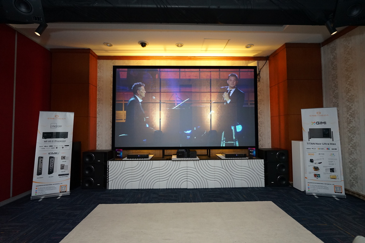 Một phòng phim khác từ GoldenDuck với hệ thống Dolby Atmos 9.4.4 kết hợp bộ xử lý Lyngdorf MP-60 2.1, ampli DSP đa kênh và loa từ thương hiệu PMC, giá hơn 2,5 tỷ đồng.