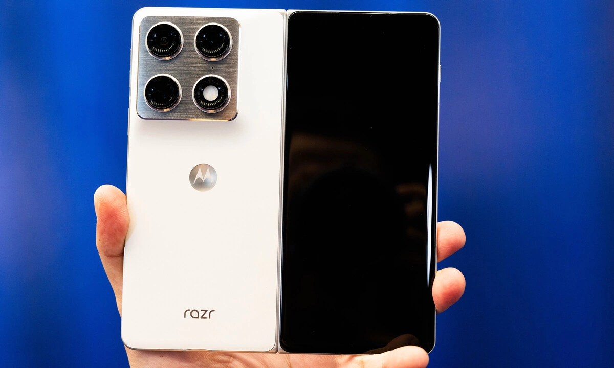 Motorola ra smartphone gập Rarz Fold, giá 48 triệu đồng