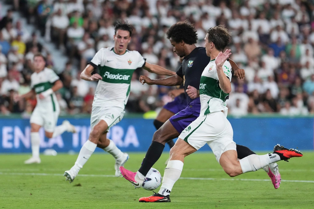 Karim Adeyemi dứt điểm nâng tỷ số lên 2-0. Ảnh: AP