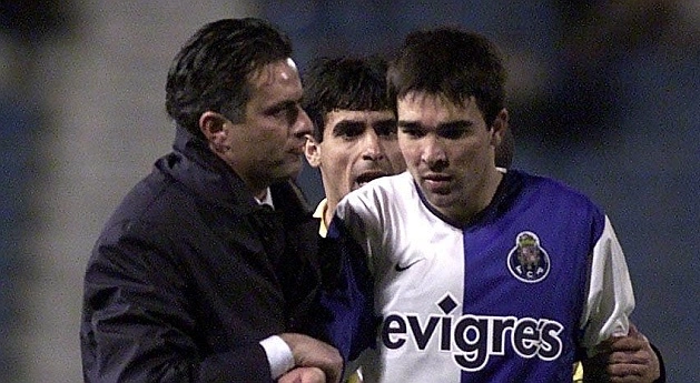 HLV Jose Mourinho (trái) và Deco khi còn cùng phụng sự Porto. Ảnh: ASF