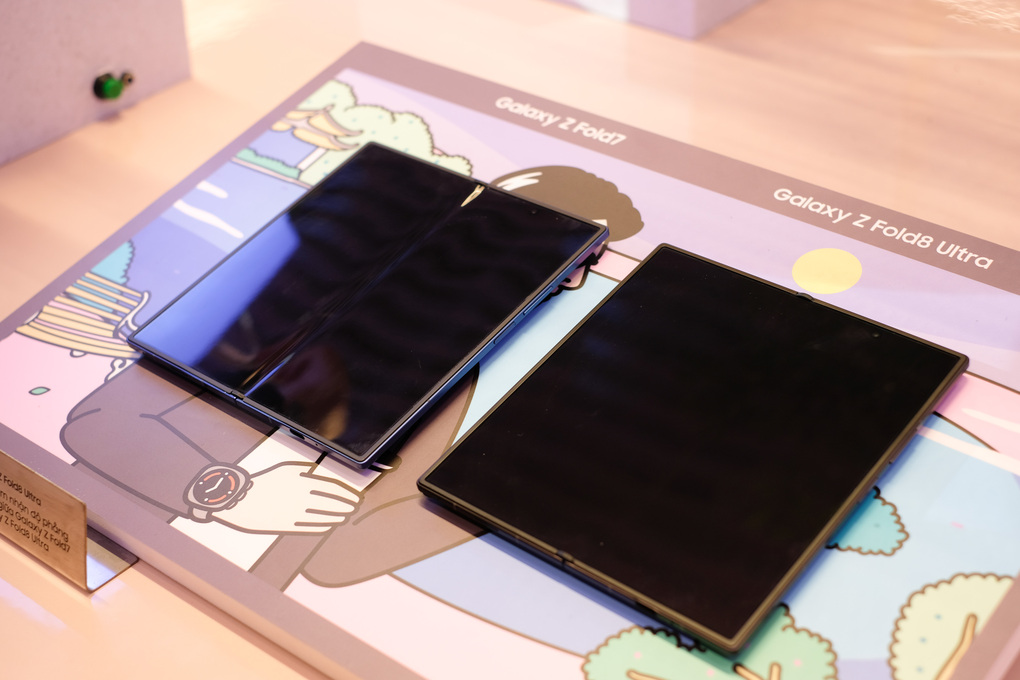 Flex Titanium trên Galaxy Z Fold8 Ultra giúp giảm thiểu đáng kể nếp gấp trên màn hình. Ảnh: Samsung
