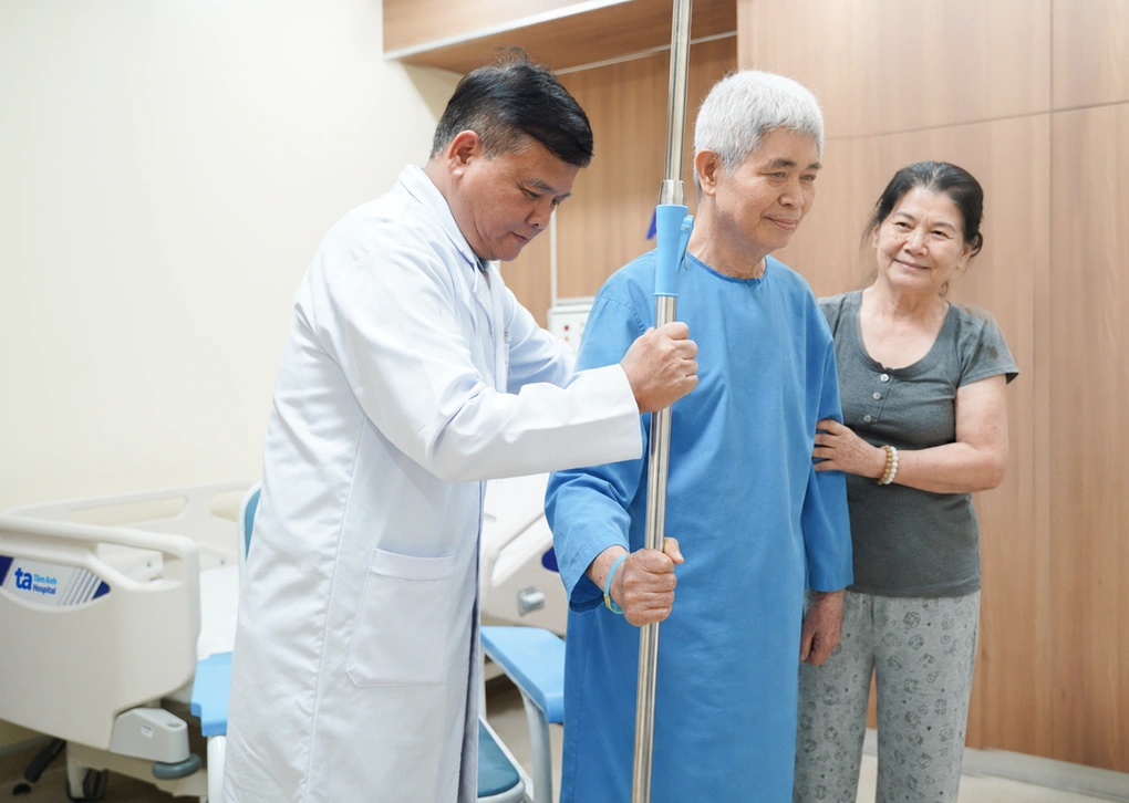 Ông Nhượng hồi phục nhanh chóng, có thể đi lại sau ba ngày.