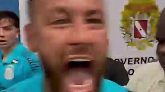 Neymar trêu chọc CĐV Remo sau trận lượt về vòng 1/8 Cup Brazil hôm 4/8.