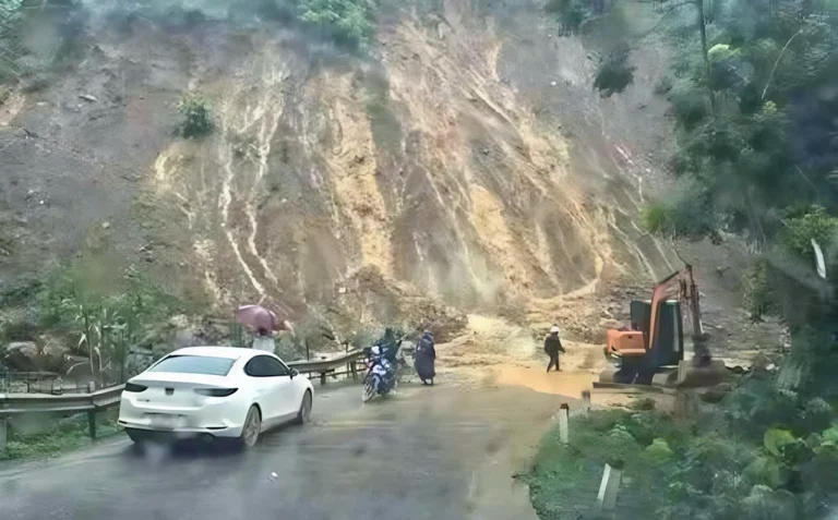 Nhiều quốc lộ qua Nghệ An sạt lở