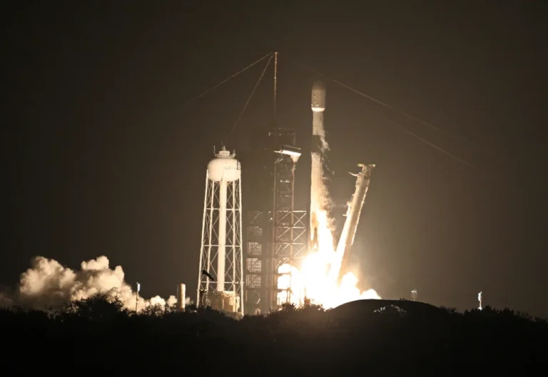 Tên lửa SpaceX sắp đâm vào Mặt Trăng