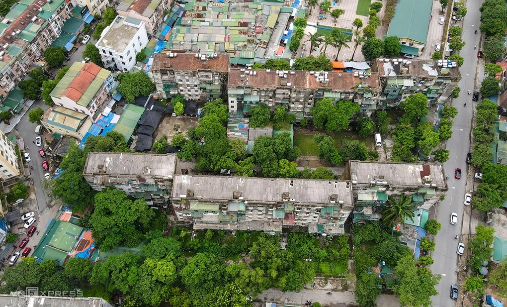 Các tòa C2, C3, C4 chung Quang Trung vẫn còn hàng trăm hộ dân sinh sống. Ảnh: Đức Hùng