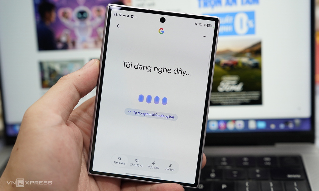 Google Assistant trên Samsung Galaxy Z Fold8. Ảnh: Huy Đức