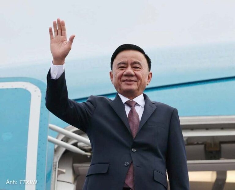 Thường trực Ban Bí thư Trần Cẩm Tú lên đường thăm Singapore